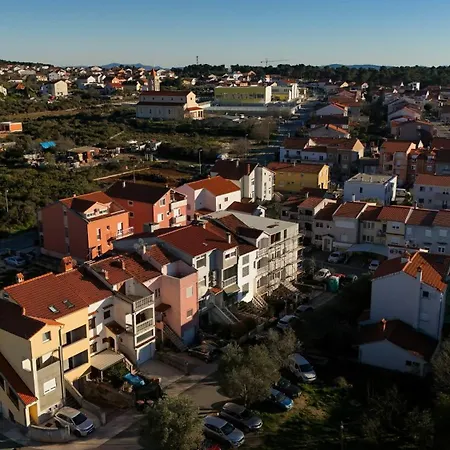 Lucian Апартаменти *