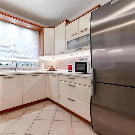 Апартаменти Lucian *